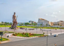 Ville-de-Cotonou-Place-de-lAmazon-Critikmag